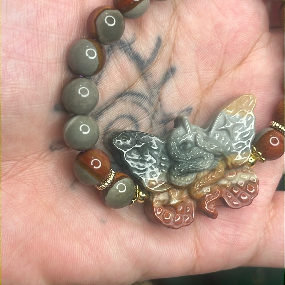 Polychrome Yinglong Carving Bracelet - Picture 15 of 16